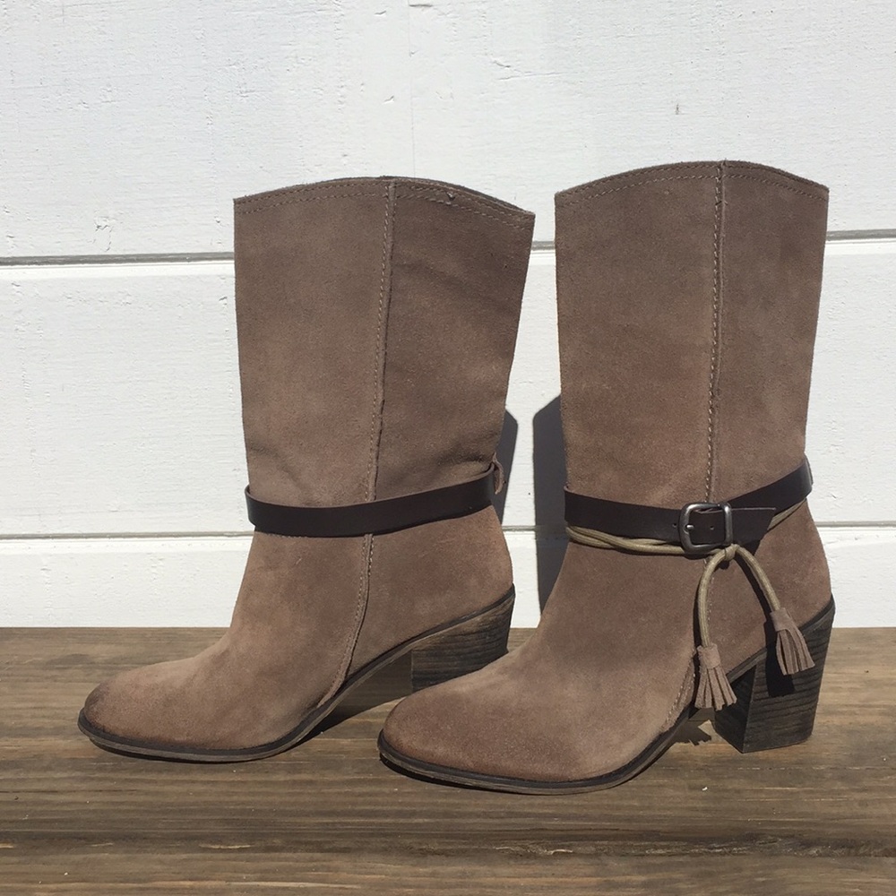 NWOT! Mia Limited Edition Brown Suede Boots - Picture 2 of 6